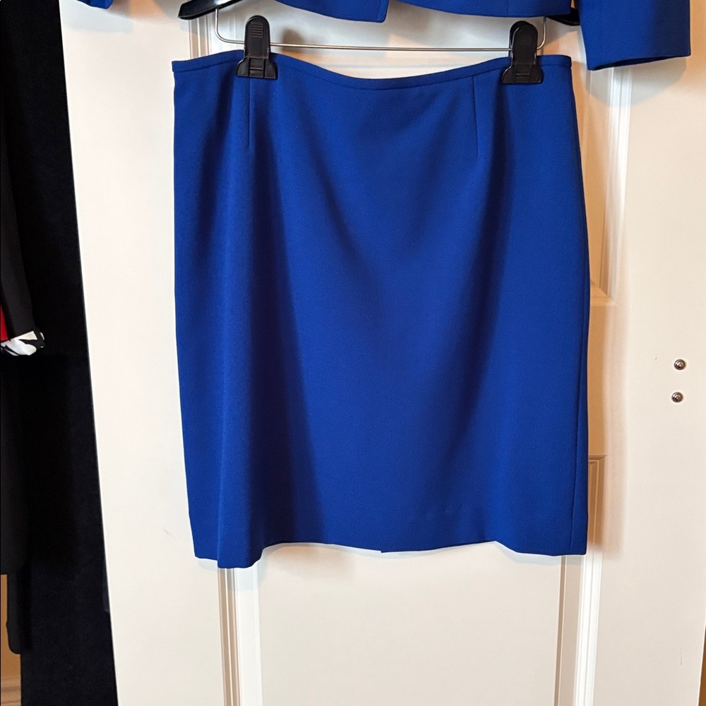 EUC Tahari Size 10 Blazer and Skirt Set - Picture 2 of 4